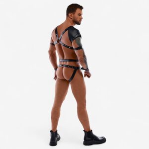 Svenjoyment Bondage-body miehille – näyttävä valjasasu avoimella takaosalla