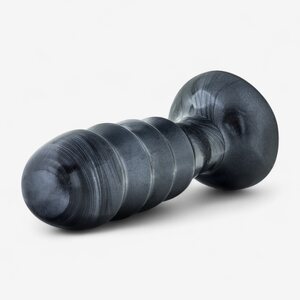 Blush Novelties Jet Bruiser – XL Butt Plug Ø 5.7 cm with Suction Cup (Carbon Black)