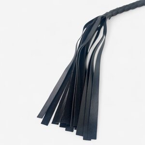 LateToBed RAIDED FLOGGER 85 cm – Long Woven BDSM Whip with Ring