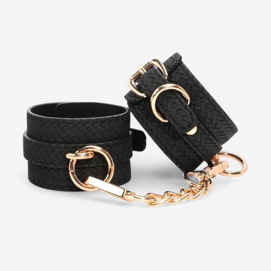 LateToBed Rannekahleet Kultaketjulla – Elegantti BDSM Design